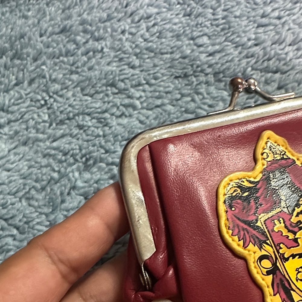 Wizarding World of Harry Potter Universal Studios Gryffindor Coin Purse 💕3x15$ - Picture 6 of 6
